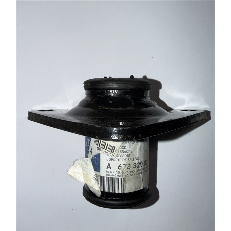 A6733200370 - Support de ressort / Spring Bracket Mercedes LK814 neuf.